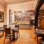 Cityline Klassik Altstadt 4* ליבק